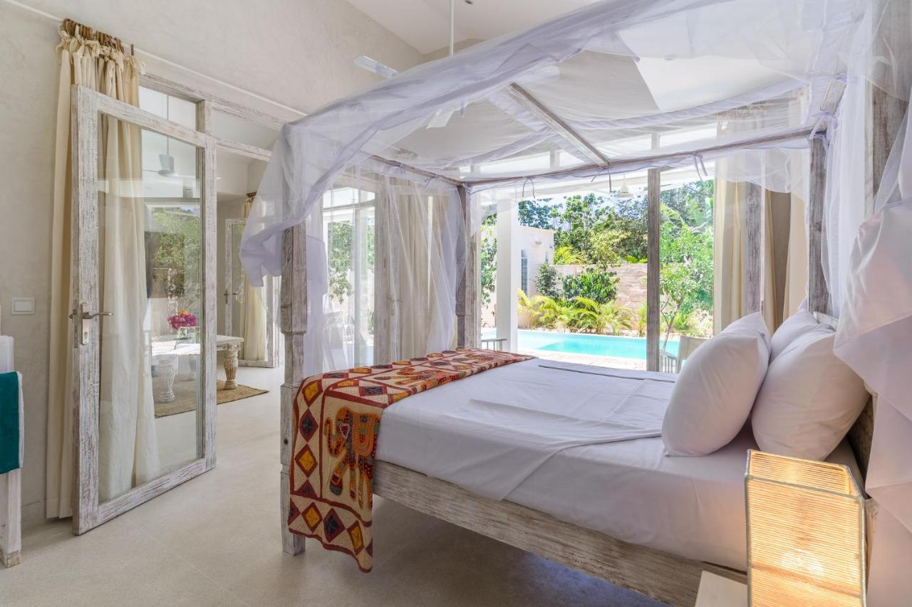 Saffron Villas เดียนีบีช ภายนอก รูปภาพ
