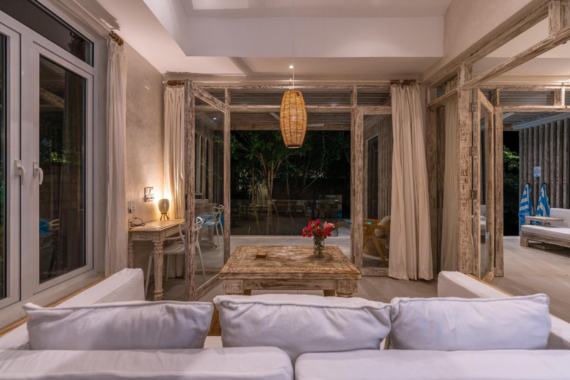 Saffron Villas เดียนีบีช ภายนอก รูปภาพ